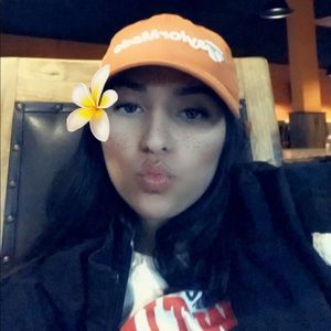 Meet your Posher, Clarissa